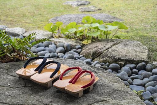 普段着着物におすすめの履物！草履・下駄・雪駄の違いと選び方