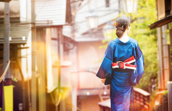 パーソナルカラーで選ぶ！あなたを一番美しく見せる着物の色選び